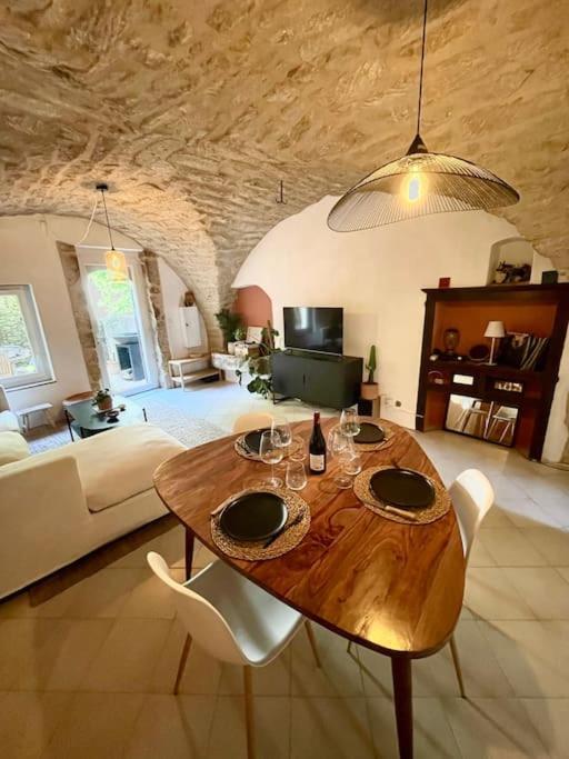 Charmante Maison De Village Au Pied Du Luberon Cabrieres-d'Aigues المظهر الخارجي الصورة